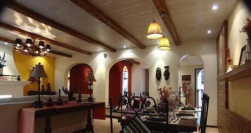 哥特式風格  彩色玻璃.jpg