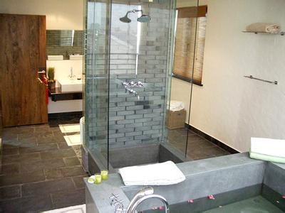 10             個(gè)性化衛(wèi)浴間裝修裝飾.jpg